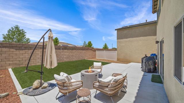 24008 Kestrel Court, Lake Elsinore CA: https://media.crmls.org/mediaz/f18092de-d0f3-4986-95ae-d9521297259d.jpg