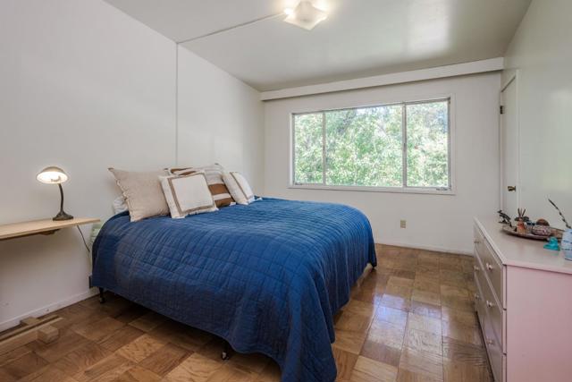 640 Los Trancos Road,  CA: https://media.crmls.org/mediaz/f180c63c-7769-43b9-a1c4-c34654747419.jpg