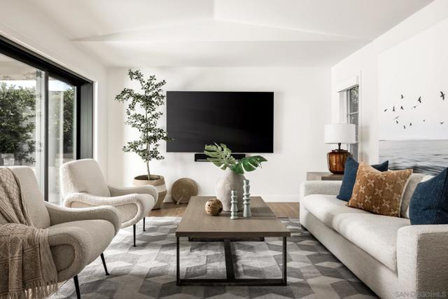 1879 Tahiti Drive, Costa Mesa CA: https://media.crmls.org/mediaz/f181a95b-cc55-45c9-9479-c0b7b688339b.jpg