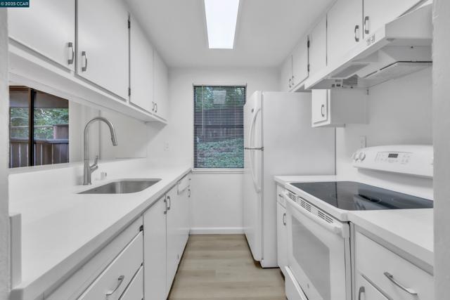 890 Camelback Pl, Pleasant Hill CA: https://media.crmls.org/mediaz/f1822436-c2c6-4225-9082-c97063e93489.jpg