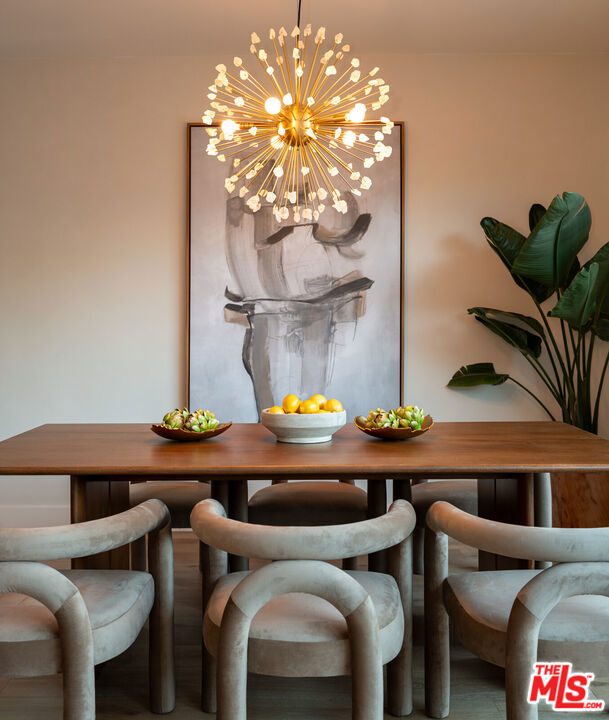 1008 Oakwood Avenue, Venice CA: https://media.crmls.org/mediaz/f1823d4d-fbf8-421e-8dd2-73d3e0f71d8a.jpg