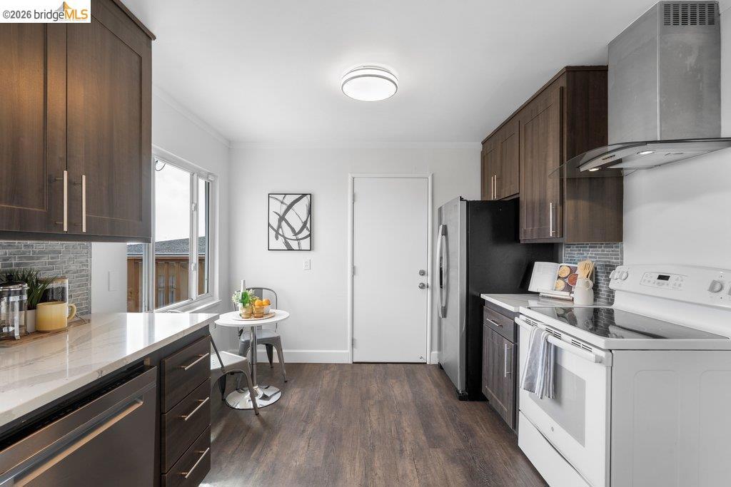 https://media.crmls.org/mediaz/f182cc5f-2d56-4f95-8969-a5c41ffa801e.jpg?preset=X-Large