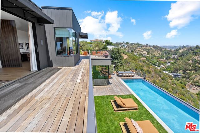 1030 Somera Road, Los Angeles CA: https://media.crmls.org/mediaz/f18378b9-ec22-4487-9871-5c418652b90c.jpg