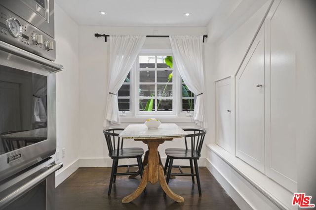 1210 Cabrillo Avenue, Venice CA: https://media.crmls.org/mediaz/f1838b15-e014-4021-ae0b-ee431fbc1c63.jpg