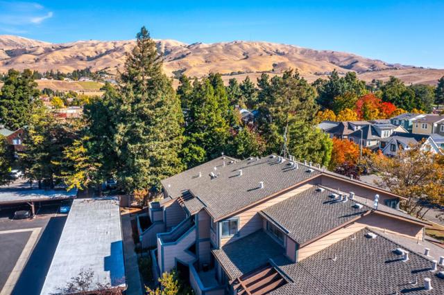 281 Hackamore, Fremont CA: https://media.crmls.org/mediaz/f1839e1d-2a00-4f84-8f1f-e0ee182bedeb.jpg