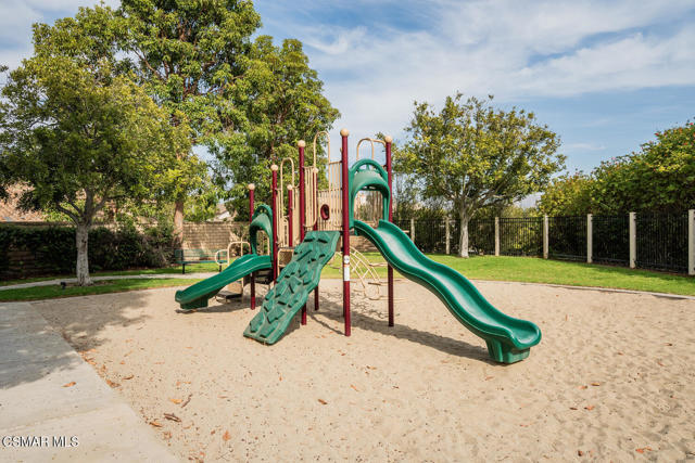 676 Buenos Tiempos Drive, Camarillo CA: https://media.crmls.org/mediaz/f183ad05-be04-4f50-b52a-6263d574ecc8.jpg