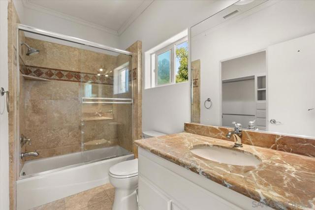 2342 CARIOCA PL, Vista CA: https://media.crmls.org/mediaz/f183bdda-c899-4390-8810-be0922f675da.jpg