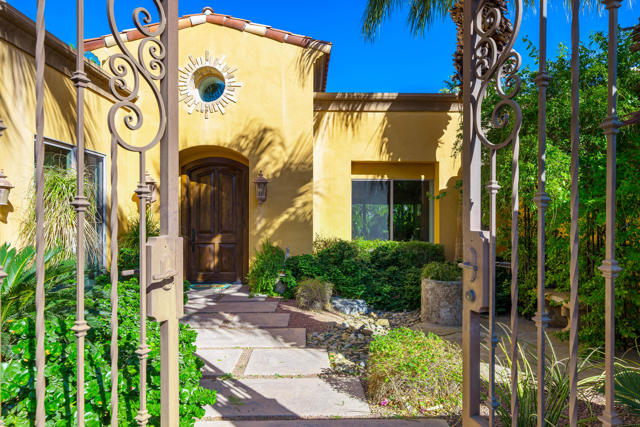 73342 Bursera Way, Palm Desert CA: https://media.crmls.org/mediaz/f1846824-2ab6-4ae1-abee-037c2a719d27.jpg