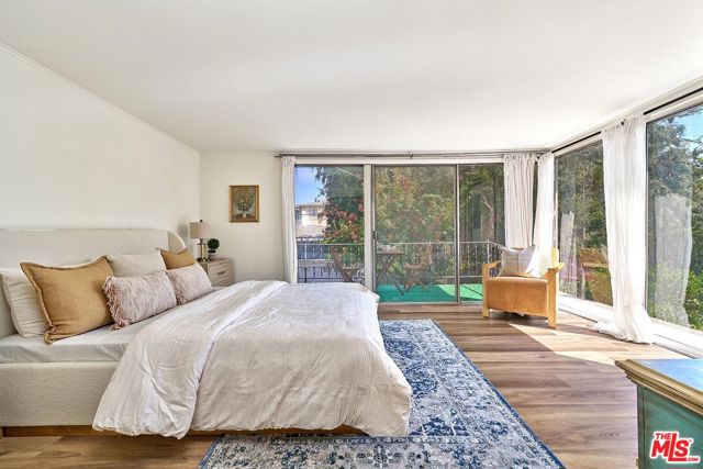 728 S Windsor Boulevard, Los Angeles CA: https://media.crmls.org/mediaz/f1849b24-b16d-40b3-823f-1ac7ccea9078.jpg