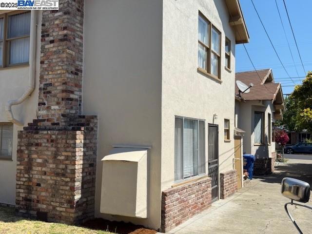 3208 Washington St, Alameda CA: https://media.crmls.org/mediaz/f18542bc-2d64-4130-89bd-3922ef21af3d.jpg