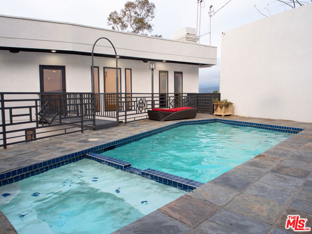 3971 Fredonia Drive, Los Angeles CA: https://media.crmls.org/mediaz/f185f065-05ac-4e65-b560-1e95190dabca.jpg