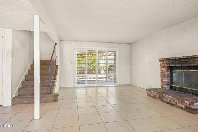 2575 Gayle Place, Simi Valley CA: https://media.crmls.org/mediaz/f185f966-9f7d-44eb-baa1-8f67c6452c53.jpg