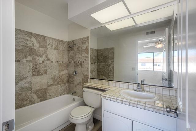 Detail Gallery Image 18 of 29 For 907 Hickory Ct, Carlsbad,  CA 92009 - 2 Beds | 3/1 Baths