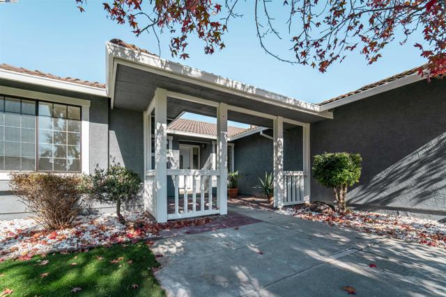 Image 2 of 33 For 3767 Fairlands Dr