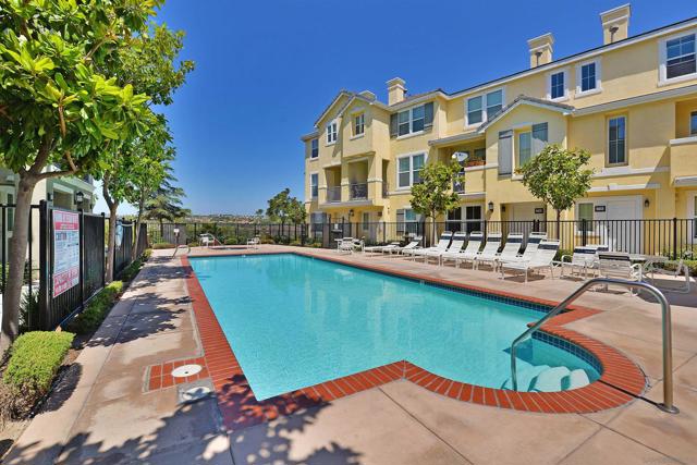 2745 White Pine Ct, Chula Vista CA: https://media.crmls.org/mediaz/f18710e0-7fe7-4c12-a9d8-34718e5818a3.jpg