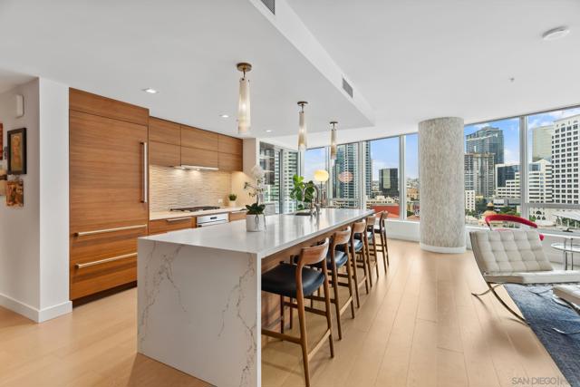 888 W E Street, San Diego CA: https://media.crmls.org/mediaz/f1874d17-1868-459c-bf76-8a9cbacaa0af.jpg