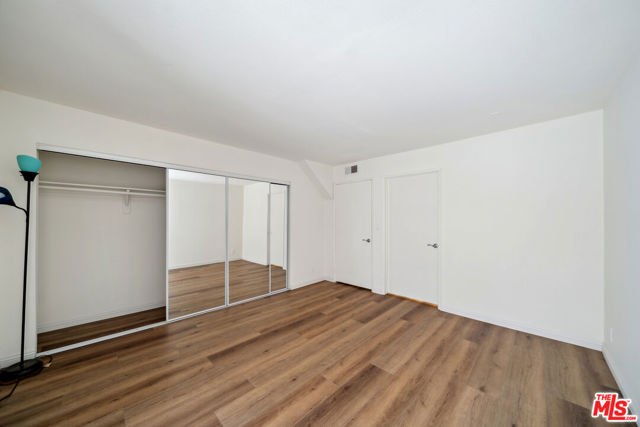 870 Crenshaw Boulevard, Los Angeles CA: https://media.crmls.org/mediaz/f187550d-83f5-4036-8672-87881280bd2d.jpg