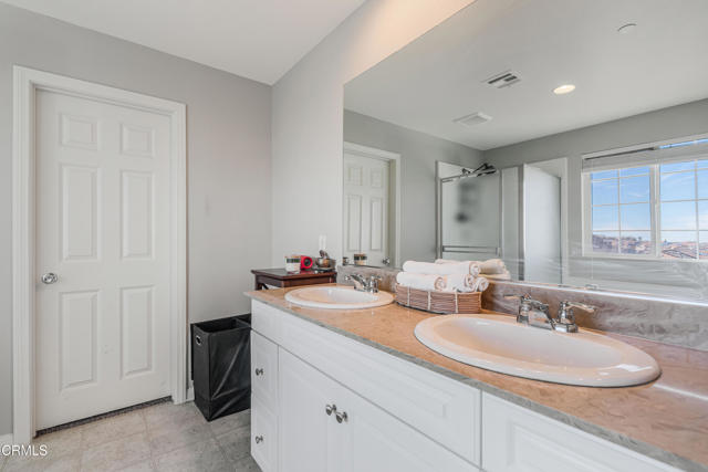 Detail Gallery Image 10 of 19 For 37530 Henna Ln, Palmdale,  CA 93551 - 3 Beds | 2/1 Baths