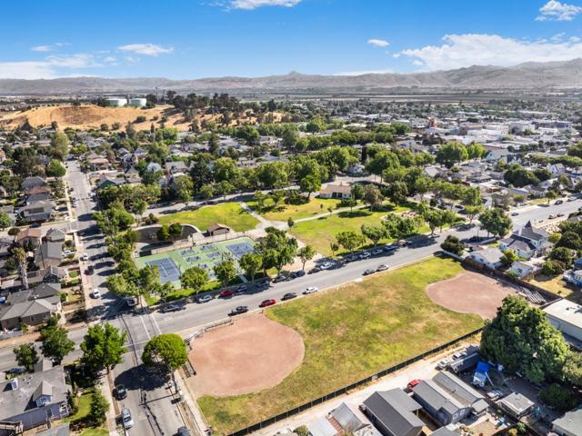 921 Suiter Street, Hollister CA: https://media.crmls.org/mediaz/f1880129-f3fa-4cdd-a3d9-5aad4b8d7711.jpg