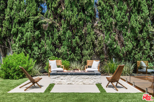 4544 Woodley Avenue, Encino CA: https://media.crmls.org/mediaz/f1882805-2bb7-4aac-a838-fdfc72f7bce4.jpg