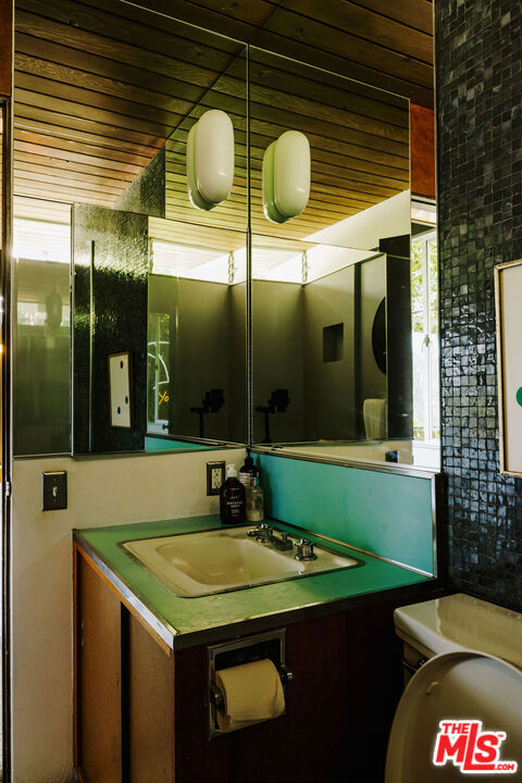 3319 Tareco Drive, Los Angeles CA: https://media.crmls.org/mediaz/f18853c0-094f-4510-b97b-7d04e235e12e.jpg