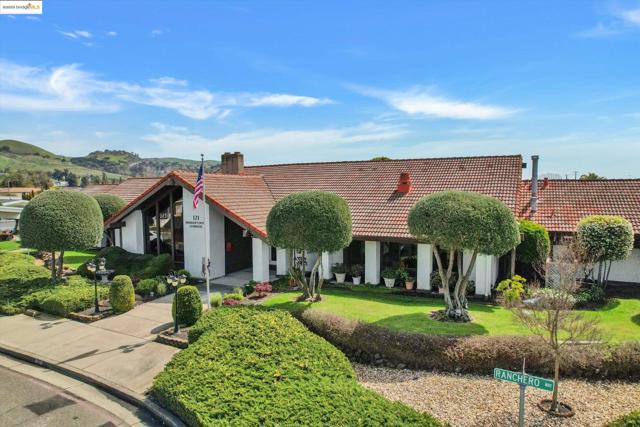 29064 MENDEZ RD, Hayward CA: https://media.crmls.org/mediaz/f188e8e9-d585-46f7-b3d5-1aef2e3da5f7.jpg
