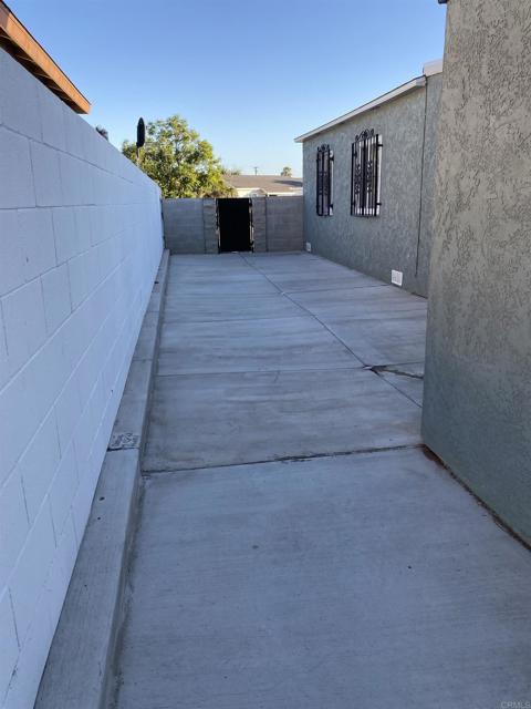 Detail Gallery Image 14 of 17 For 5454 Roswell St, –,  CA 92114 - 3 Beds | 2 Baths