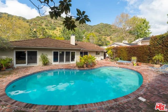 3480 MANDEVILLE CANYON Road, Los Angeles CA: https://media.crmls.org/mediaz/f189a457-bf02-4e97-87bb-2529de9fd4d8.jpg