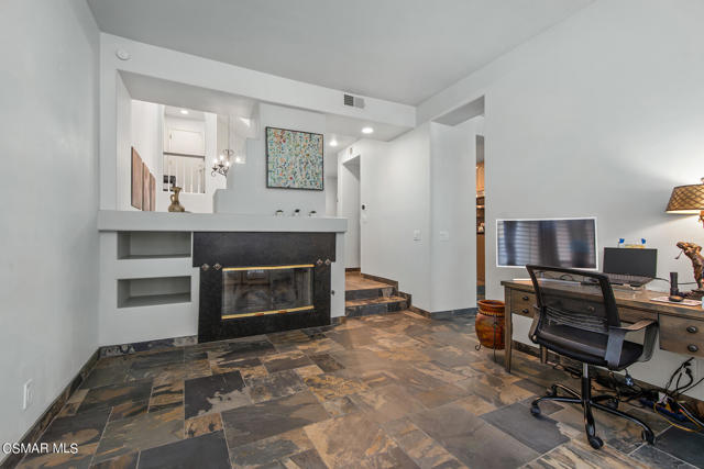 1025 Sunset Oak Circle, Newbury Park CA: https://media.crmls.org/mediaz/f18a9663-65b5-4673-adf0-a73dd51f39e9.jpg