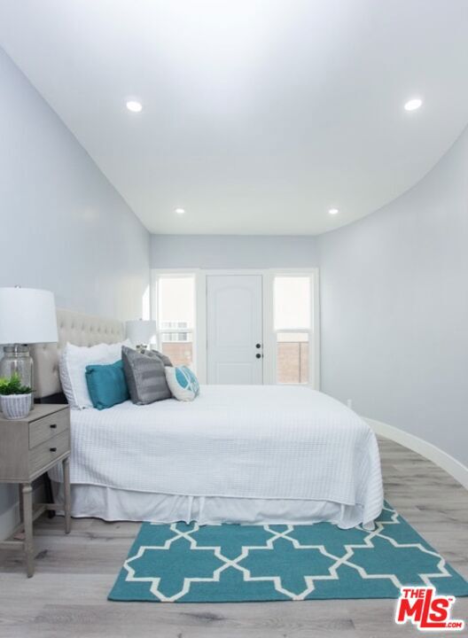 433 S Wilton Place, Los Angeles CA: https://media.crmls.org/mediaz/f18aa25d-7c03-48de-9329-65b8df366b33.jpg