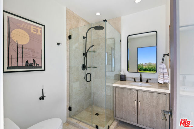 27450 Calicut Road, Malibu CA: https://media.crmls.org/mediaz/f18ad7b7-fd6b-435f-a639-14176628953b.jpg