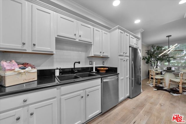 927 N Kings Road, West Hollywood CA: https://media.crmls.org/mediaz/f18b1395-1324-486d-9656-95e160634bf3.jpg