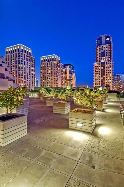 700 Front St, San Diego CA: https://media.crmls.org/mediaz/f18be044-5a41-4592-9d9f-47fa60309c30.jpg