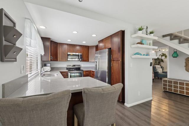 872 S Sierra Ave, Solana Beach CA: https://media.crmls.org/mediaz/f18c938c-bb1e-498c-ade3-c33864e42389.jpg