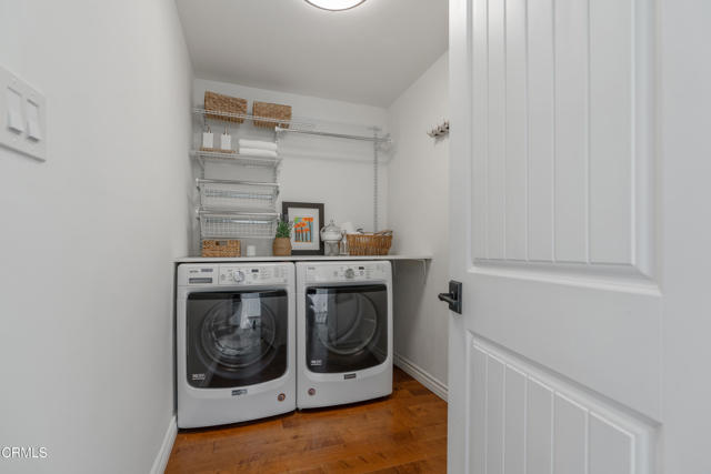 519 Paulette Place, La Canada Flintridge CA: https://media.crmls.org/mediaz/f18c9bd2-81fc-424a-beca-529ca801fcda.jpg