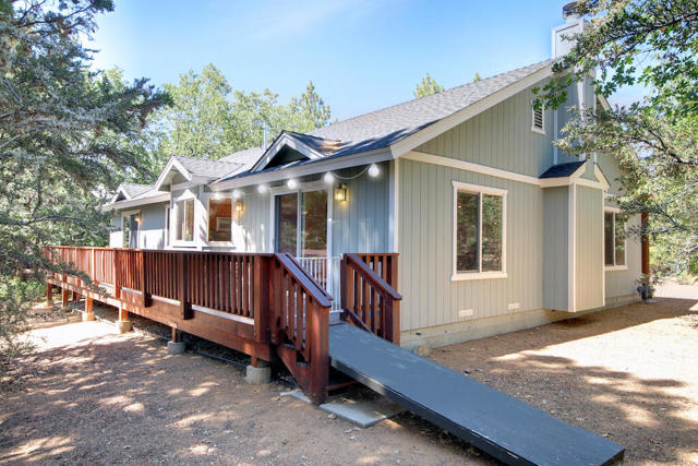 1769 Cascade Road, Big Bear CA: https://media.crmls.org/mediaz/f18d67b5-566c-4546-9698-7b35d0ba0966.jpg