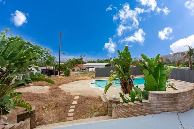 12049 Coping Place, Lakeside CA: https://media.crmls.org/mediaz/f18d86eb-83c8-438b-9bfc-095b042b0421.jpg