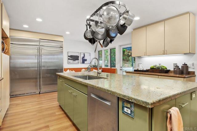 1859 Zapo Street, Del Mar CA: https://media.crmls.org/mediaz/f18eb637-1513-4e2e-80c1-39cf97454307.jpg
