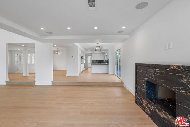 4344 Gayle Drive, Tarzana CA: https://media.crmls.org/mediaz/f18f0c22-ba51-415e-b0ac-3ccebbbfe3e2.jpg