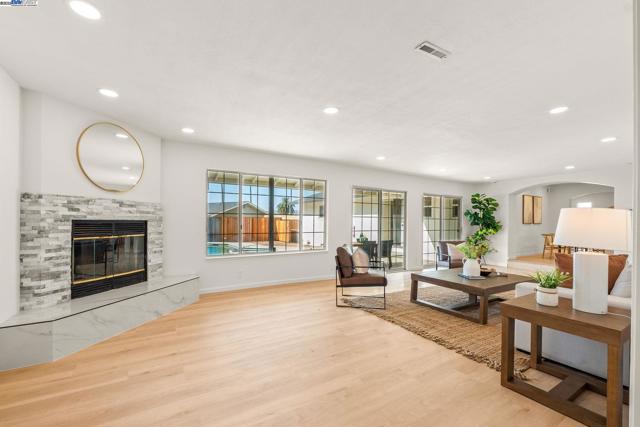 2561 Middlefield Ave, Fremont CA: https://media.crmls.org/mediaz/f18f1c0a-7ce1-4dc3-bf52-d6768bde8ae2.jpg