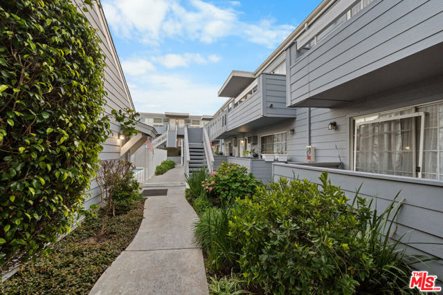 20930 Parthenia Street, Canoga Park CA: https://media.crmls.org/mediaz/f18fab97-9d30-41a1-adc3-549e3abc39e8.jpg