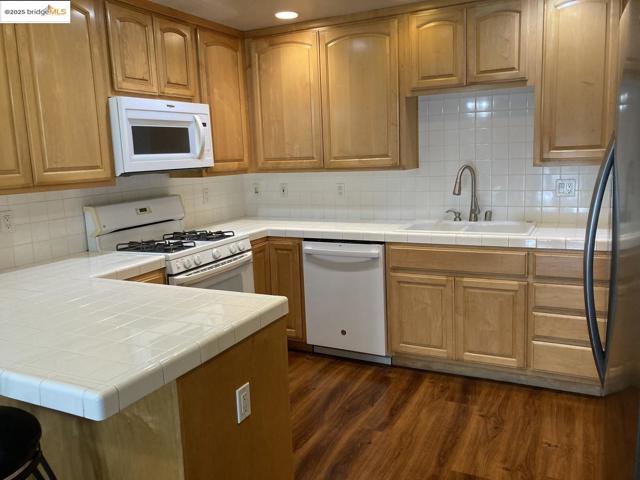 297 Tradewinds DR, San Jose CA: https://media.crmls.org/mediaz/f18ff6b3-55ee-4e8f-8de2-09fd60ce4079.jpg