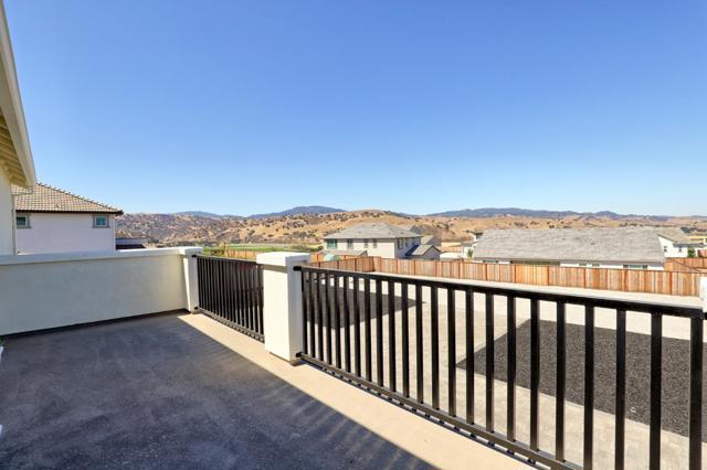 172 Vienna Way, Hollister CA: https://media.crmls.org/mediaz/f190b9b8-68fc-42e4-9ff8-6d8b5ce0a1b9.jpg