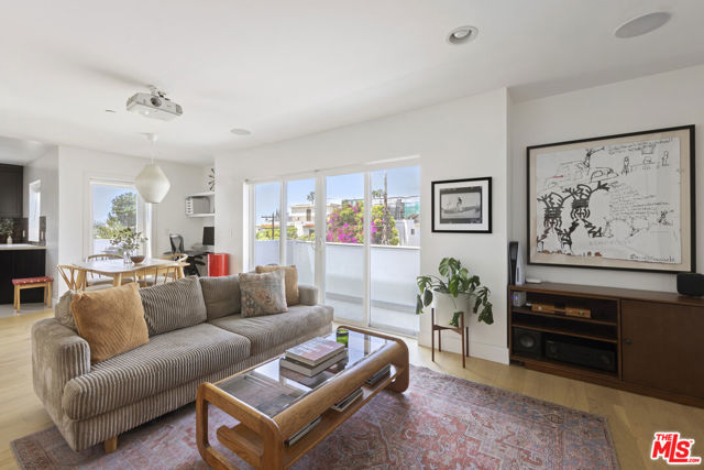 1400 N Vista Street, Los Angeles CA: https://media.crmls.org/mediaz/f1910da8-fec3-4122-ba68-0f98eaaef562.jpg