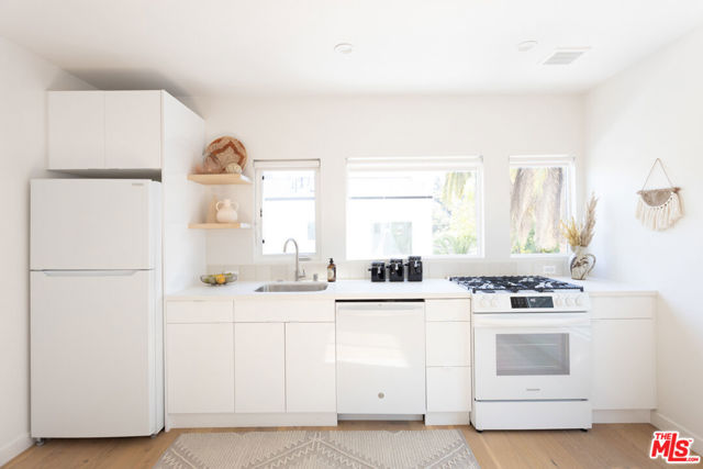 1946 1/2 Preston Avenue, Los Angeles CA: https://media.crmls.org/mediaz/f1911094-39f1-4a81-9514-c7e110e26577.jpg