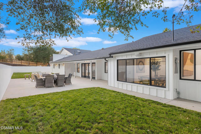 1324 La Granada Drive, Thousand Oaks CA: https://media.crmls.org/mediaz/f1917527-aa5b-45ef-b04b-d61c0a1d8d3a.jpg