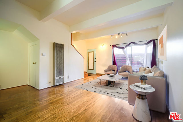 4575 Inglewood Boulevard, Culver City CA: https://media.crmls.org/mediaz/f191b08a-c1da-4312-b15c-0bdb1092cae1.jpg