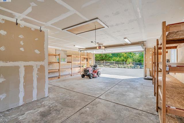 6703 Crow Canyon Rd, Castro Valley CA: https://media.crmls.org/mediaz/f191cc82-1cb6-4410-9f5e-a1daab3f2100.jpg
