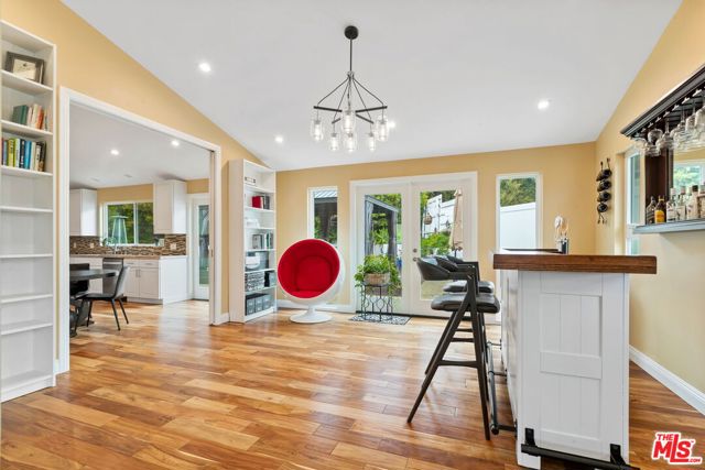 436 Levering Avenue, Los Angeles CA: https://media.crmls.org/mediaz/f1920310-7be3-4e41-b367-6e8b11dcac55.jpg