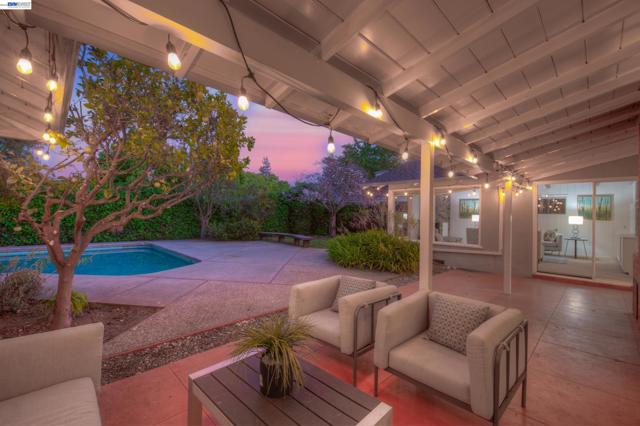 1785 Holly Ave, Menlo Park CA: https://media.crmls.org/mediaz/f192ad55-2b91-4e85-b18f-77d4d20a25ad.jpg